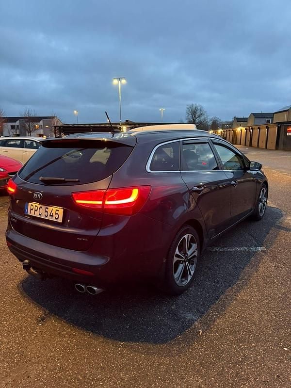 Begagnad 2016 Kia Ceed GT-Line Halvkombi | 117 999 kr (Marknadspris) - Bild 1/4