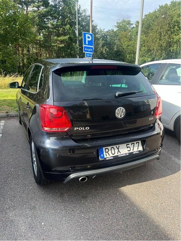 Svart Begagnad 2012 VW Polo Comfortline Halvkombi | 90 000 kr (Lite dyr) - Bild 1/4