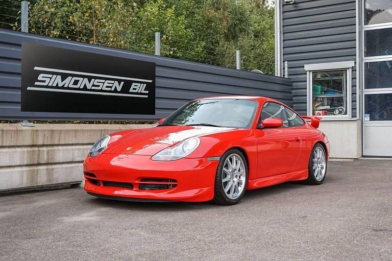 Begagnad Porsche 996 360 HK (264 kW) 2000 Röd