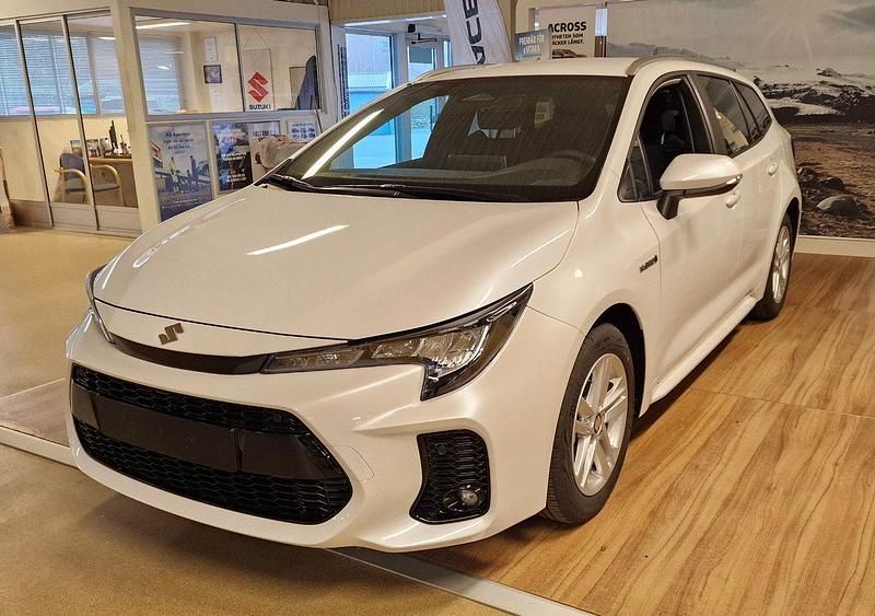 Vit Begagnad 2024 Suzuki Swace Kombi | 328 800 kr (Lite dyr) - Bild 1/4