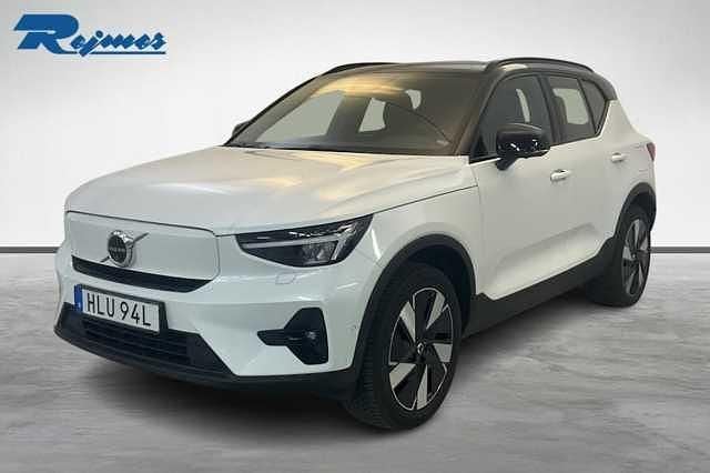 Crystal vit metallic Begagnad 2023 Volvo XC40 Ultimate SUV | 389 900 kr (Marknadspris) - Bild 1/4