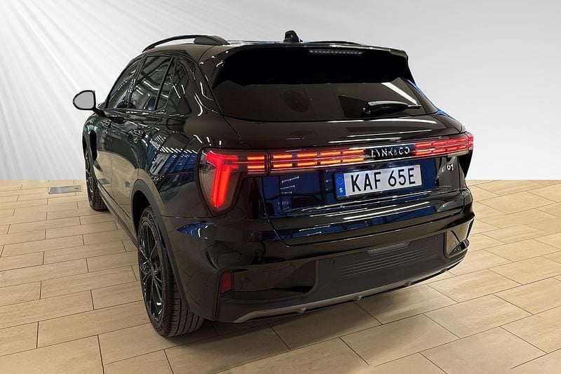 Begagnad Lynk & Co 01 283 HK (208 kW) 2024 Svart SUV