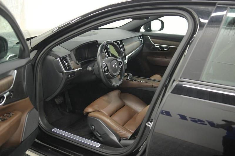 Begagnad Volvo V90 CC 198 HK (145 kW) 2021 Svart metallic Kombi