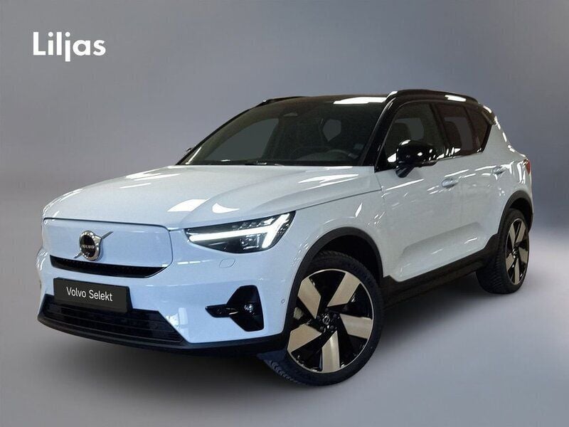 Ljusblå (blå) Begagnad 2024 Volvo XC40 Ultimate SUV | 484 000 kr (Marknadspris) - Bild 1/3