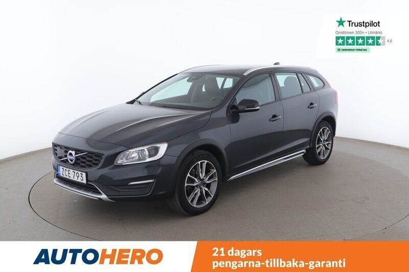 Grå Begagnad 2017 Volvo V60 CC Summum Kombi | 234 000 kr (Superpris) - Bild 1/4