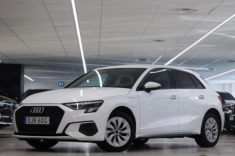 Begagnad Audi A3 Sportback e-tron Proline 204 HK (150 kW) 2023 Vit Halvkombi