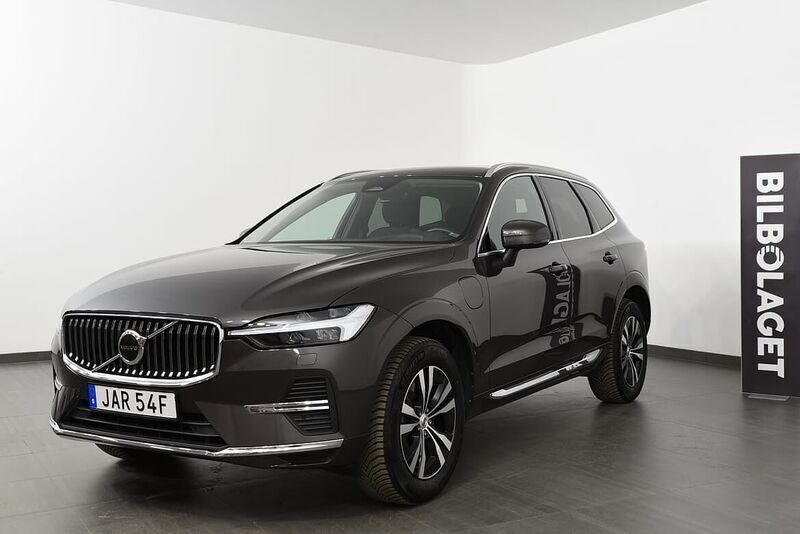 Grå Begagnad 2023 Volvo XC60 Core SUV | 498 500 kr (Bra pris) - Bild 1/4