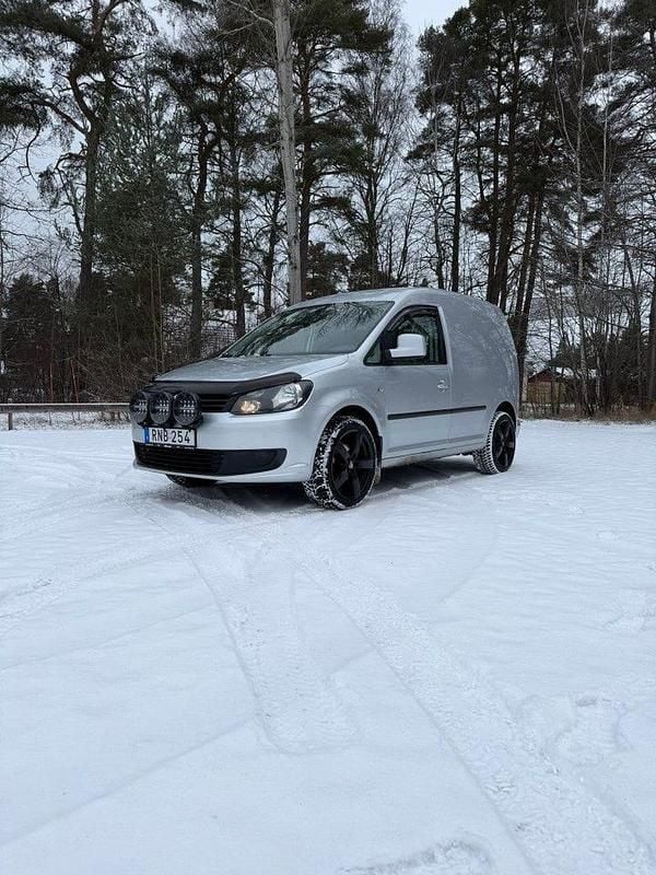 Silver Begagnad 2015 VW Caddy Minibuss | 69 900 kr (Bra pris) - Bild 1/4