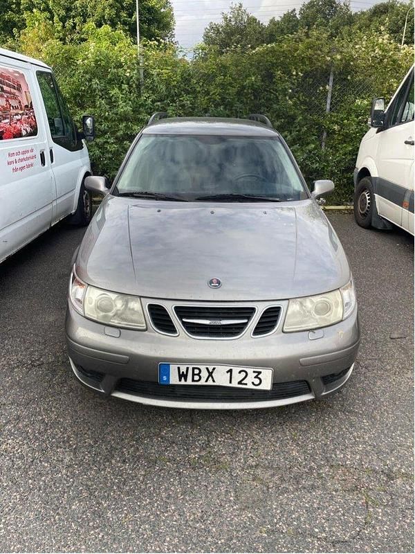 Grå Begagnad 2004 Saab 9-5 Kombi | 8 000 kr (Bra pris) - Bild 1/4