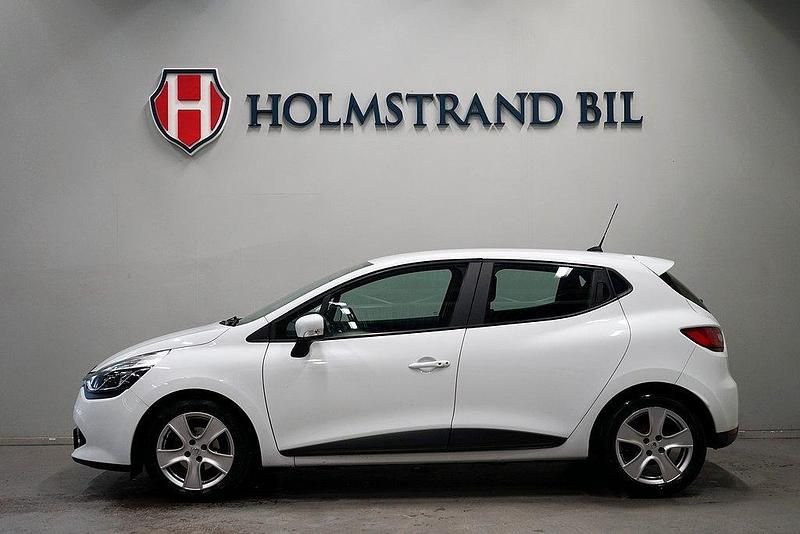 Vit Begagnad 2013 Renault Clio IV Halvkombi | 64 800 kr (Marknadspris) - Bild 1/4