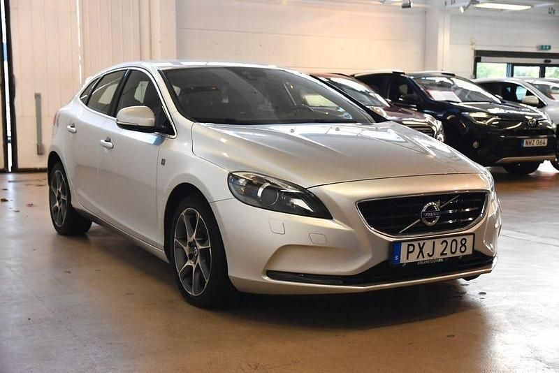 Begagnad Volvo V40 Ocean Race 150 HK (110 kW) 2015 Silver Kombi