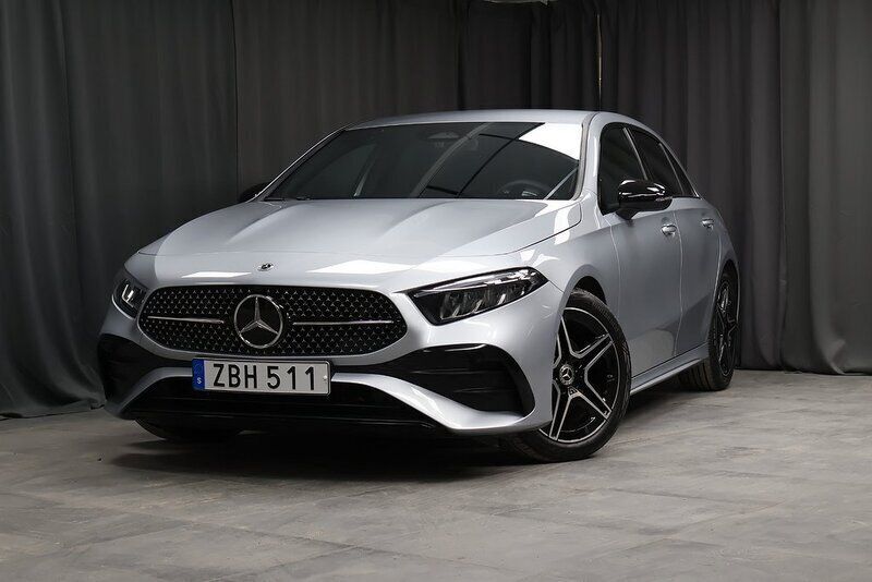 Silver Begagnad 2024 Mercedes A200 Advanced Plus Halvkombi | 379 000 kr (Dyr) - Bild 1/4