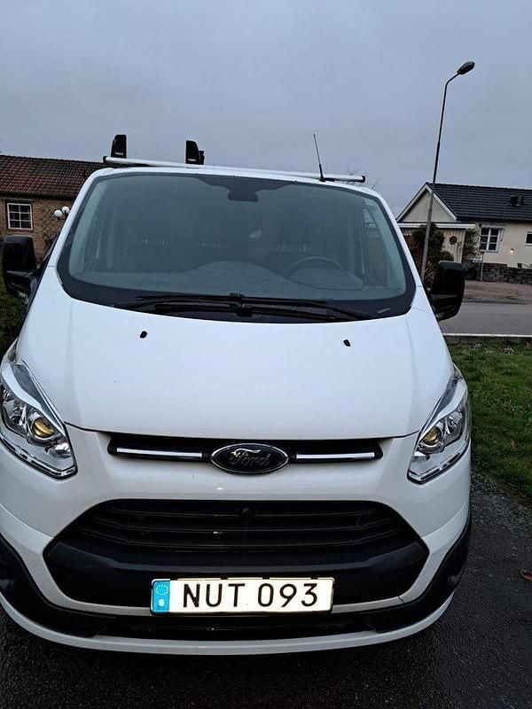 Vit Begagnad 2016 Ford Transit Custom | 92 999 kr (Superpris) - Bild 1/4
