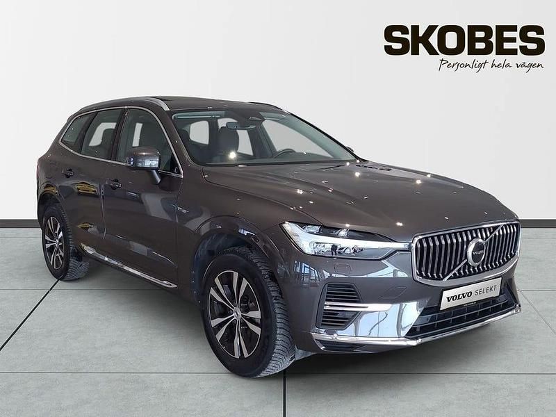 Grå Begagnad 2023 Volvo XC60 Core SUV | 459 900 kr (Bra pris) - Bild 1/3