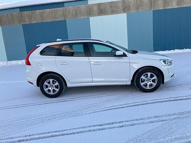 Begagnad Volvo XC60 Kinetic 150 HK (110 kW) 2016 Vit SUV