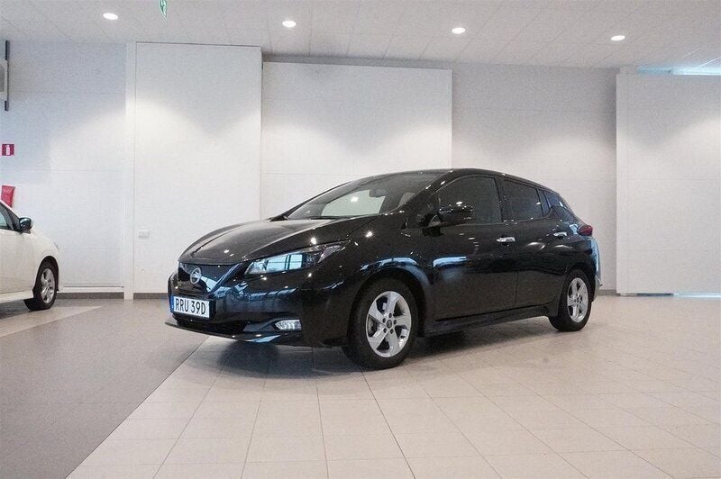 Svart Begagnad 2021 Nissan Leaf Tekna Halvkombi | 229 900 kr (Marknadspris) - Bild 1/4