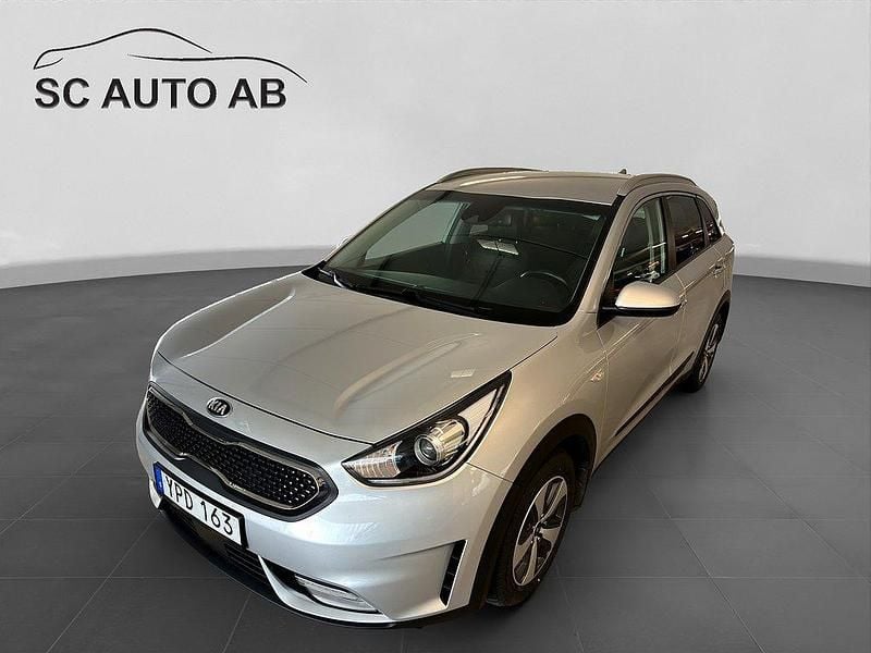 Grå Begagnad 2017 Kia Niro Advance SUV | 124 900 kr (Marknadspris) - Bild 1/4