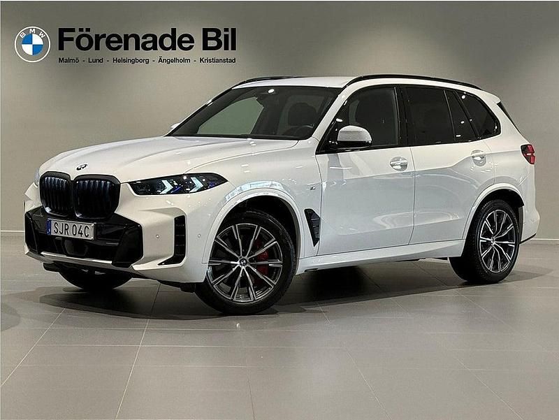 Vit Begagnad 2024 BMW X5 M Sport SUV | 819 000 kr (Superpris) - Bild 1/4