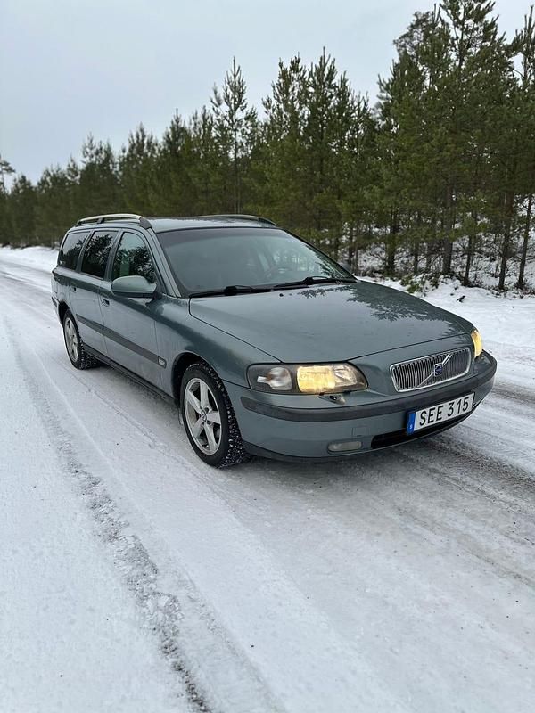 Begagnad 2001 Volvo V70 Kombi | 18 000 kr (Dyr) - Bild 1/4