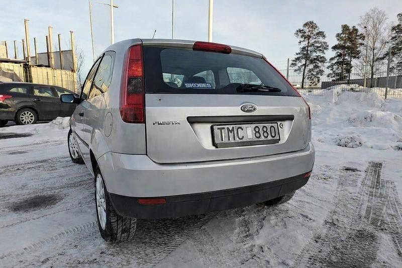 Begagnad Ford Fiesta 70 HK (51 kW) 2003 Halvkombi