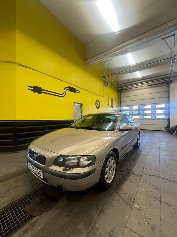 Begagnad 2001 Volvo S60 Sedan | 19 500 kr (Marknadspris) - Bild 1/4