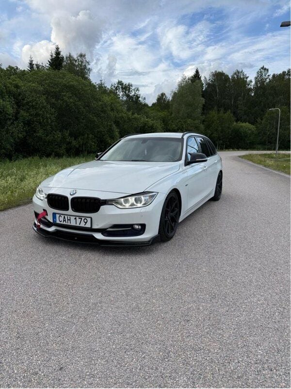 Vit Begagnad 2014 BMW 318 Sport Line Kombi | 130 000 kr (Marknadspris) - Bild 1/4
