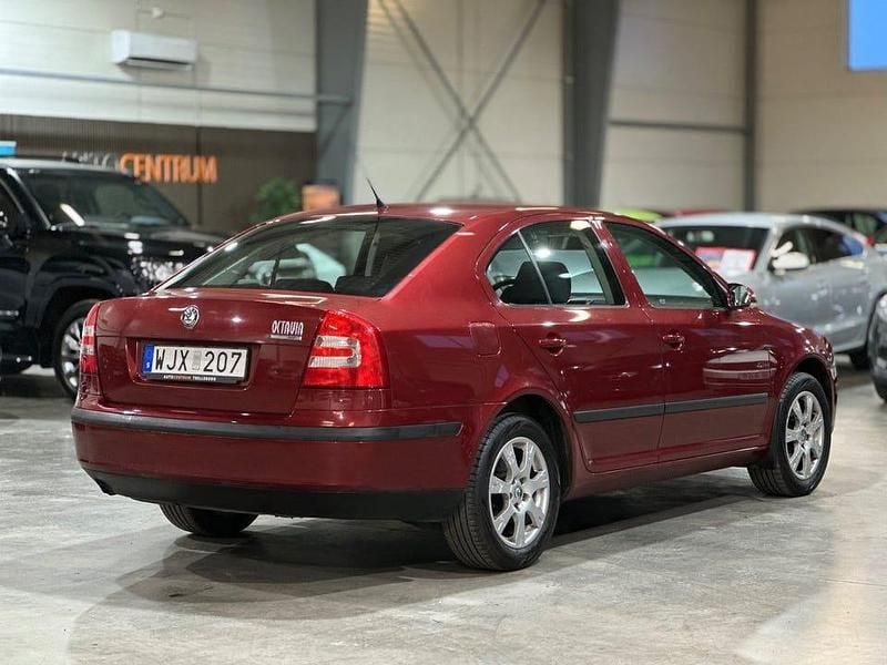 Begagnad Skoda Octavia 102 HK (75 kW) 2004 Mörkröd Halvkombi