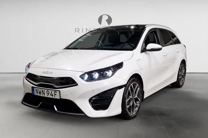 Vit Begagnad 2022 Kia Ceed Sportswagon Plus Kombi | 249 900 kr (Marknadspris) - Bild 1/3