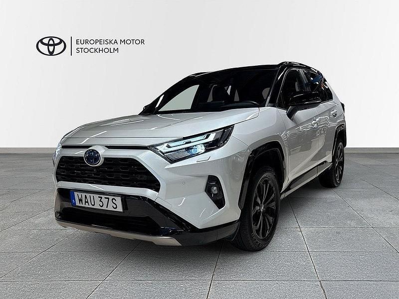 Vit Begagnad 2023 Toyota RAV4 Hybrid Style SUV | 439 900 kr (Marknadspris) - Bild 1/4