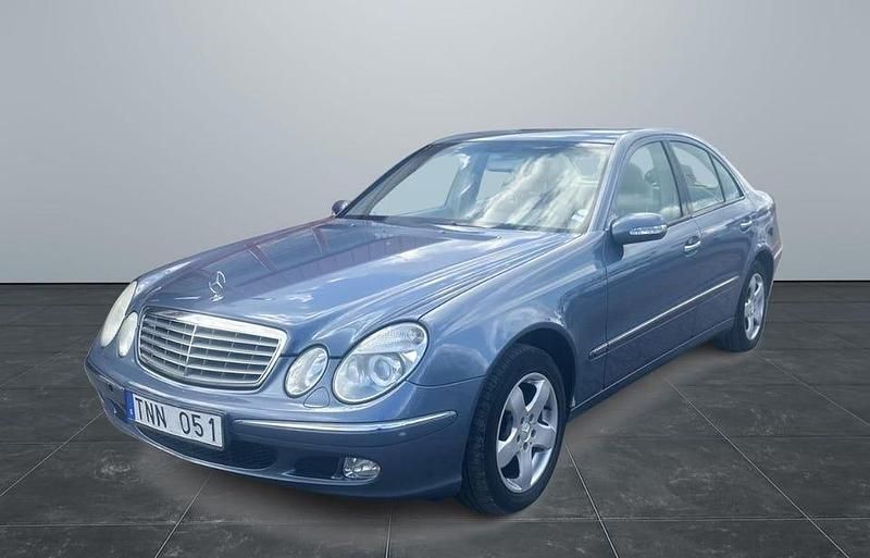 Begagnad Mercedes E240 177 HK (130 kW) 2003 Ljusblå (blå) Sedan