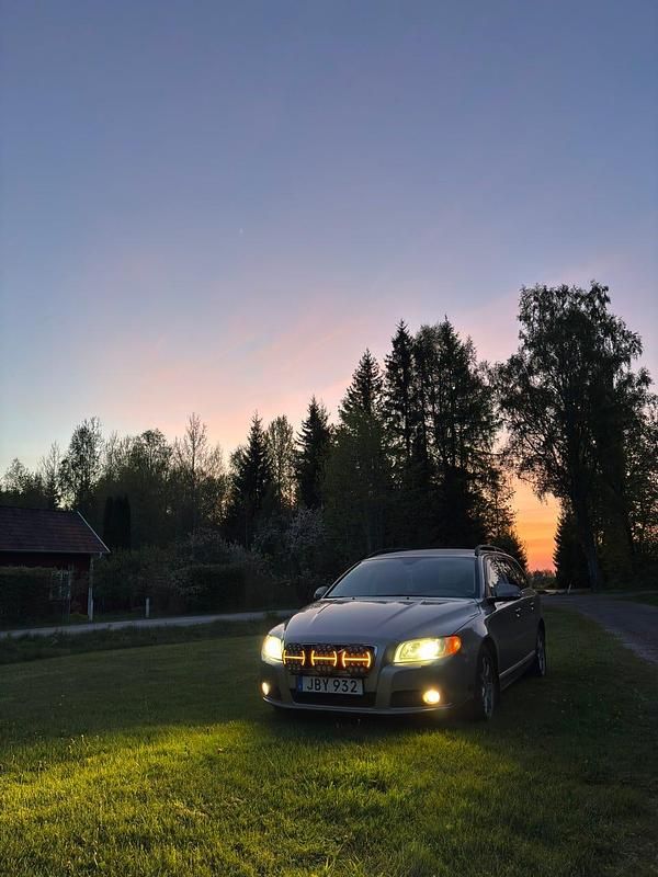 Begagnad 2009 Volvo V70 Kombi | 45 000 kr (Marknadspris) - Bild 1/4