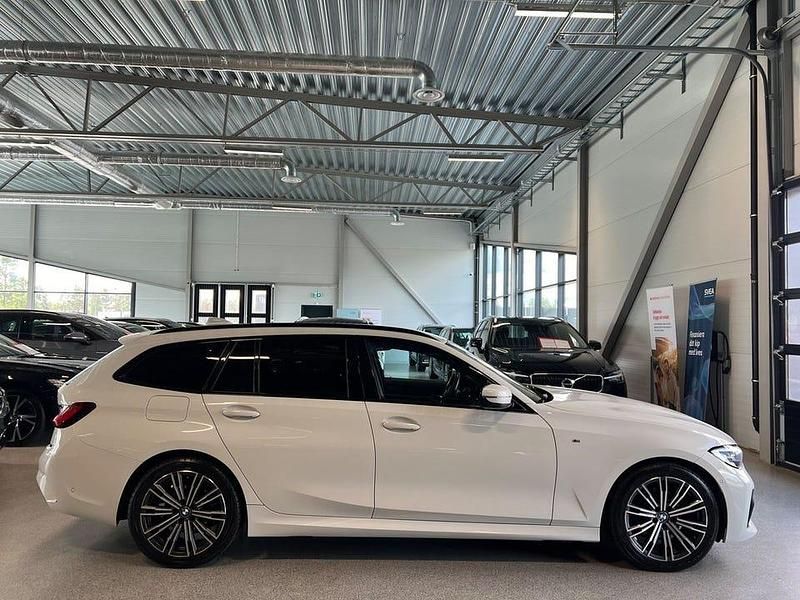 Begagnad BMW 320 M Sport 191 HK (140 kW) 2021 Vit Kombi