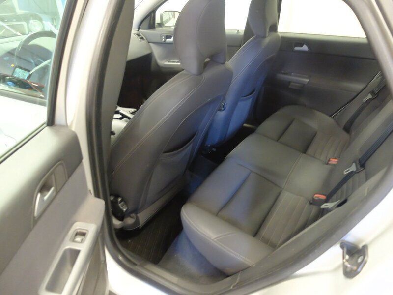 Begagnad Volvo S40 Kinetic 109 HK (80 kW) 2006 Ljusgrå Sedan