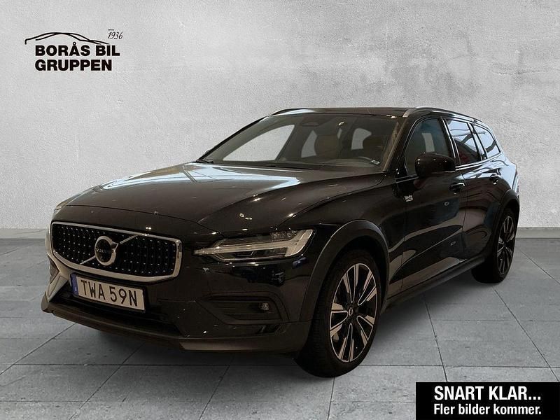 Svart Begagnad 2024 Volvo V60 CC Ultimate Kombi | 499 000 kr (Marknadspris) - Bild 1/2