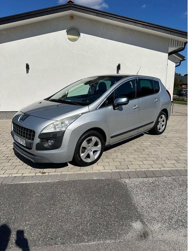 Grå Begagnad 2013 Peugeot 3008 Kombi | 75 000 kr (Marknadspris) - Bild 1/4