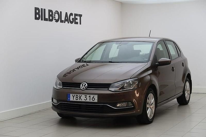 Brun Begagnad 2015 VW Polo Halvkombi | 109 800 kr (Marknadspris) - Bild 1/4