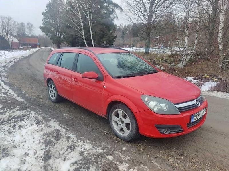 Begagnad Opel Astra 200 HK (147 kW) 2006 Röd behöver en polering