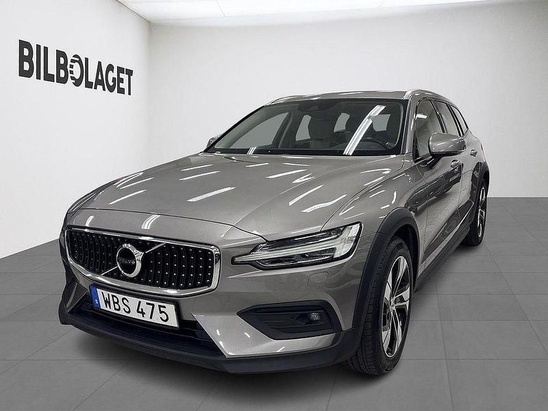 Grå Begagnad 2018 Volvo V60 CC Kombi | 284 800 kr (Marknadspris) - Bild 1/4