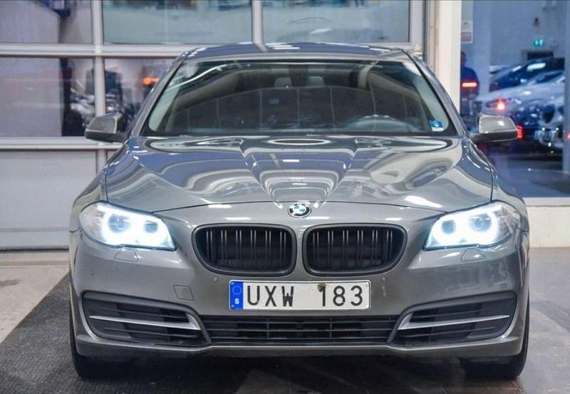 Grå Begagnad 2014 BMW 520 Sedan | 120 000 kr (Bra pris) - Bild 1/4