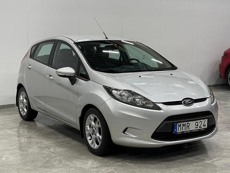 Begagnad Ford Fiesta Trend 71 HK (52 kW) 2012 Ljusgrå Halvkombi