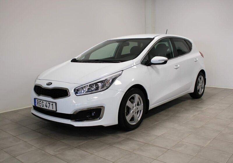 Vit Begagnad 2016 Kia Ceed Halvkombi | 135 000 kr - Bild 1/4