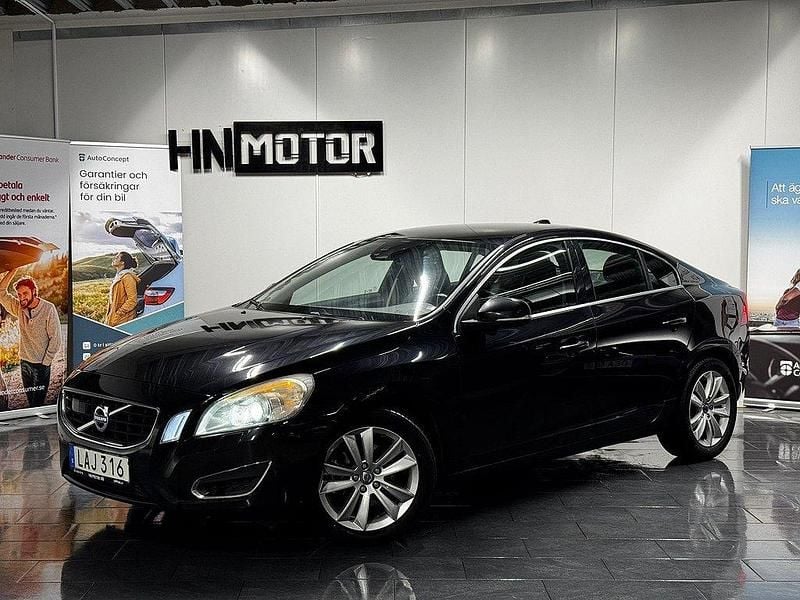 Svart Begagnad 2010 Volvo S60 Summum Sedan | 84 900 kr (Marknadspris) - Bild 1/4