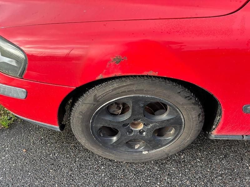 Begagnad 2004 Volvo S60 Sedan | 17 500 kr (Marknadspris) - Bild 1/4