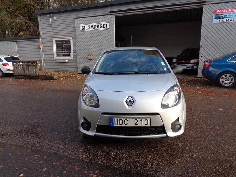 Silver Begagnad 2008 Renault Twingo Halvkombi | 26 900 kr (Bra pris) - Bild 1/4