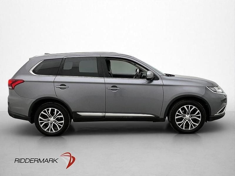 Begagnad Mitsubishi Outlander 150 HK (110 kW) 2017 Grå SUV