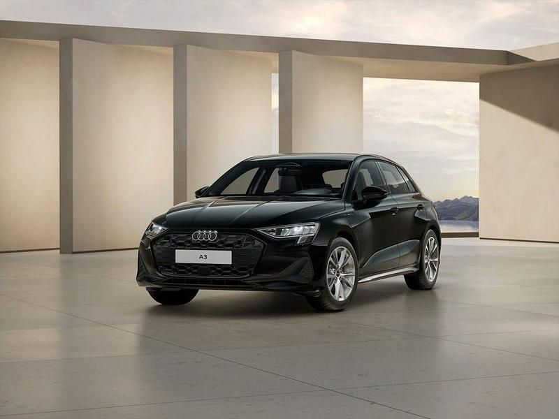Brilliantsvart Ny 2025 Audi A3 Sportback e-tron Advanced Halvkombi | 468 900 kr (Superpris) - Bild 1/4