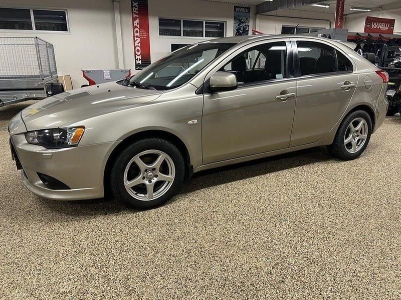 Begagnad Mitsubishi Lancer Sportback 143 HK (105 kW) 2008 Ljusbrun Halvkombi