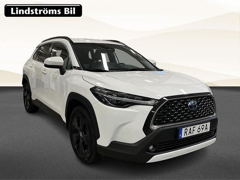 Begagnad Toyota Corolla Cross Style 200 HK (147 kW) 2022 Vit SUV