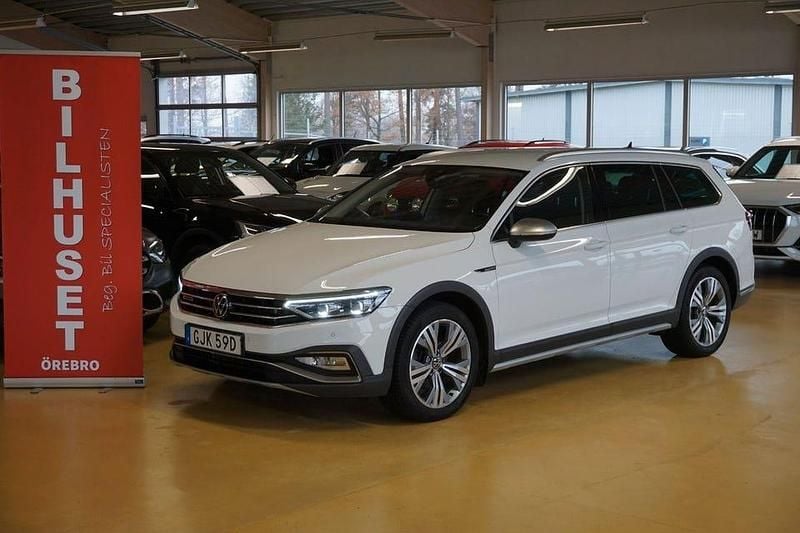 Vit Begagnad 2022 VW Passat Alltrack Kombi | 289 000 kr (Marknadspris) - Bild 1/4