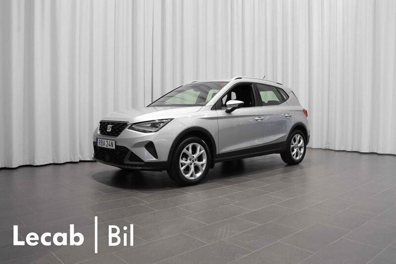 Silver (urban silver metallic) Begagnad 2024 Seat Arona FR SUV | 209 500 kr (Lite dyr) - Bild 1/4